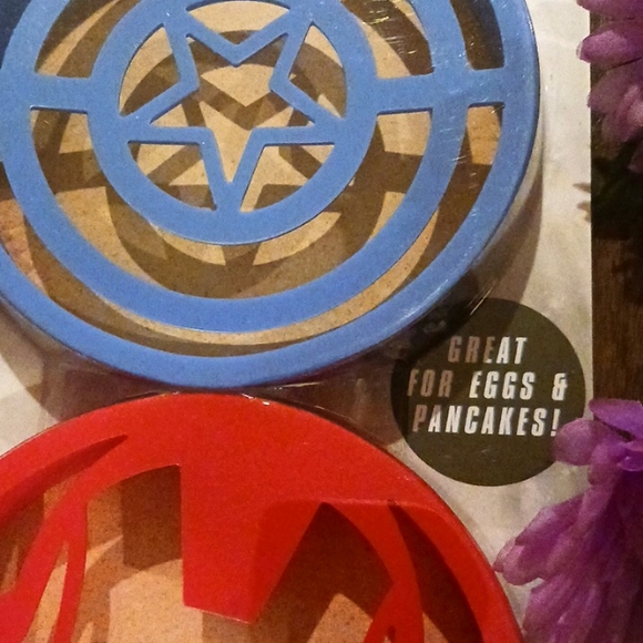Marvel Avengers 2 Silicone Breakfast Molds - Picture 4 of 10